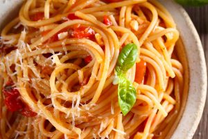Spaghetti con tomate