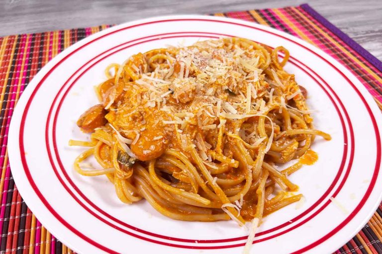 Spaghetti con crema de leche Comarrico